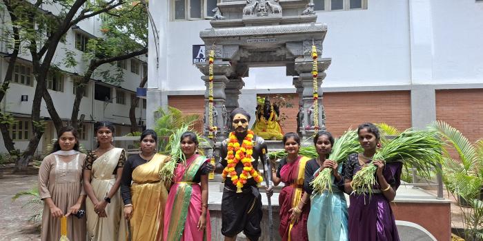 28.08.2026 அன்று கல்லூரி INTERPULSE போட்டிகளில் நாட்டுப்புறப் பாடல்களுக்கான நடனத்தில் பொங்கல் நாள் பொருண்மையை மையமாகக் கொண்டு முதுகலை தமிழ் இலக்கிய முதலாமாண்டு மாணவர்கள்  நடனம் ஆடினர். 